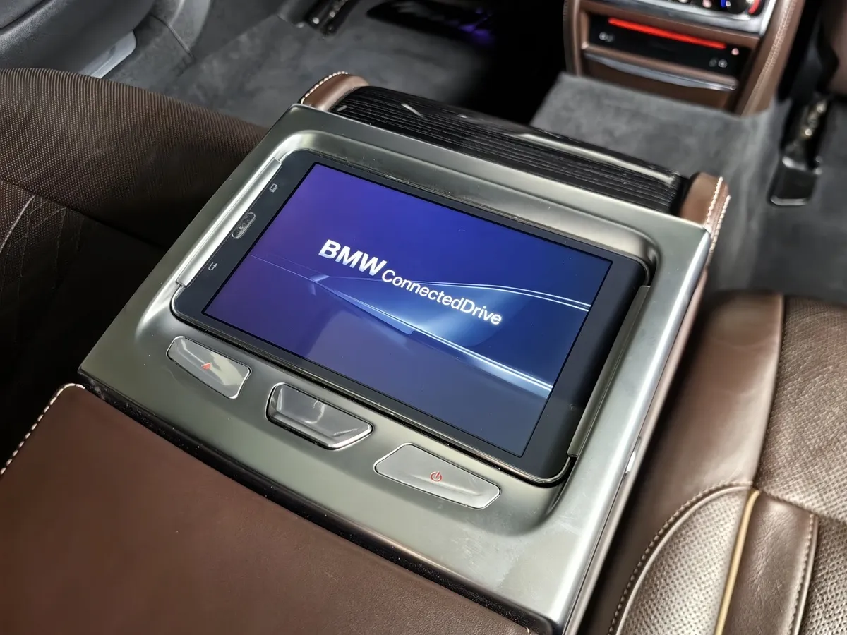 BMW 7 серия 730Ld xDrive AT (265 л.с.) Белый в АВИЛОН. Слайд №21