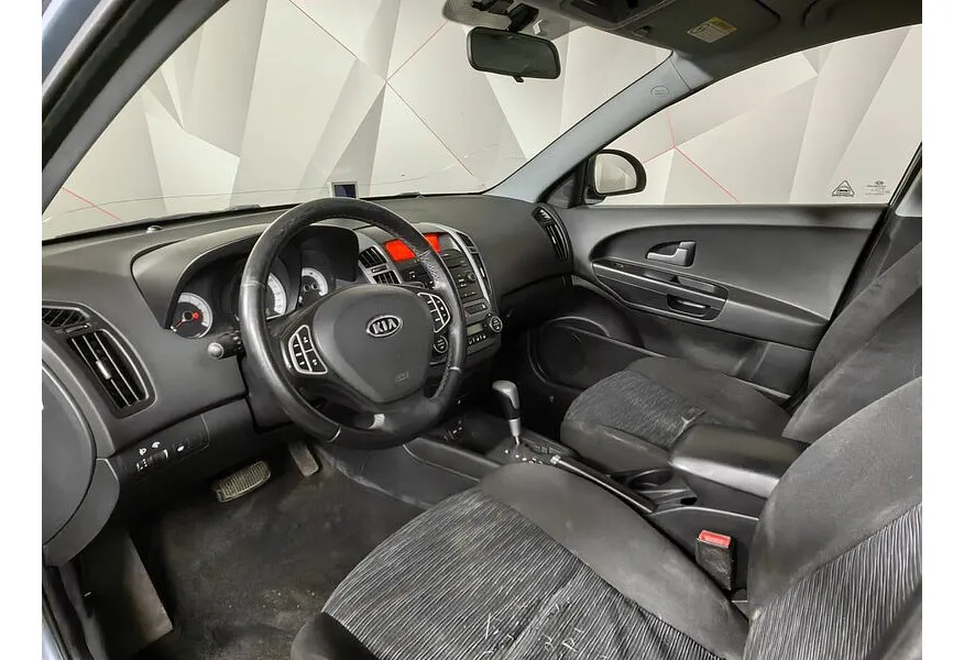 Kia Ceed 1.6 CRDi AT (115 л.с.) Синий в АВИЛОН. Слайд №16 Kia Ceed 1.6 CRDi AT (115 л.с.) Синий в АВИЛОН. Слайд №16