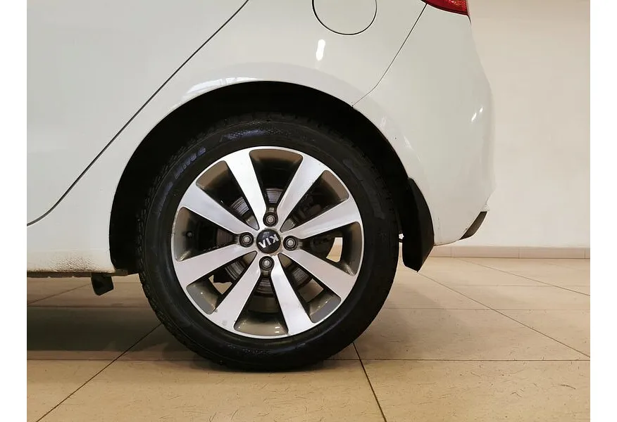 Kia Rio 1.6 AT (123 л.с.) Белый в АВИЛОН. Слайд №9