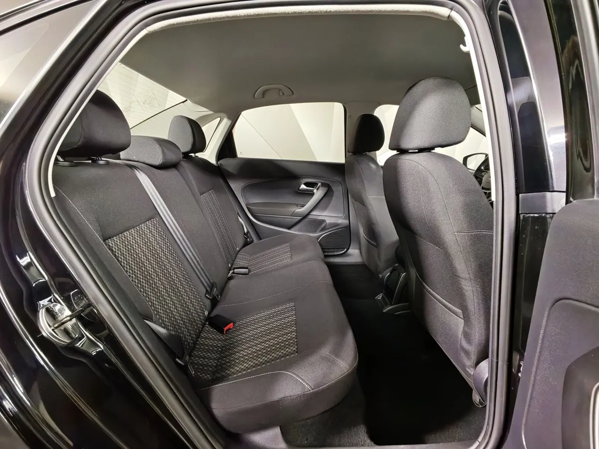 Volkswagen Polo 1.6 MPI AT (110 л.с.) Highline Черный в АВИЛОН. Слайд №16