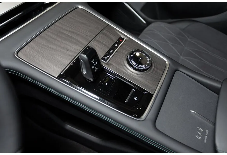 Geely Monjaro 2.0T 8AT 4WD (238 л.с.) Flagship Серебристый в АВИЛОН. Слайд №17