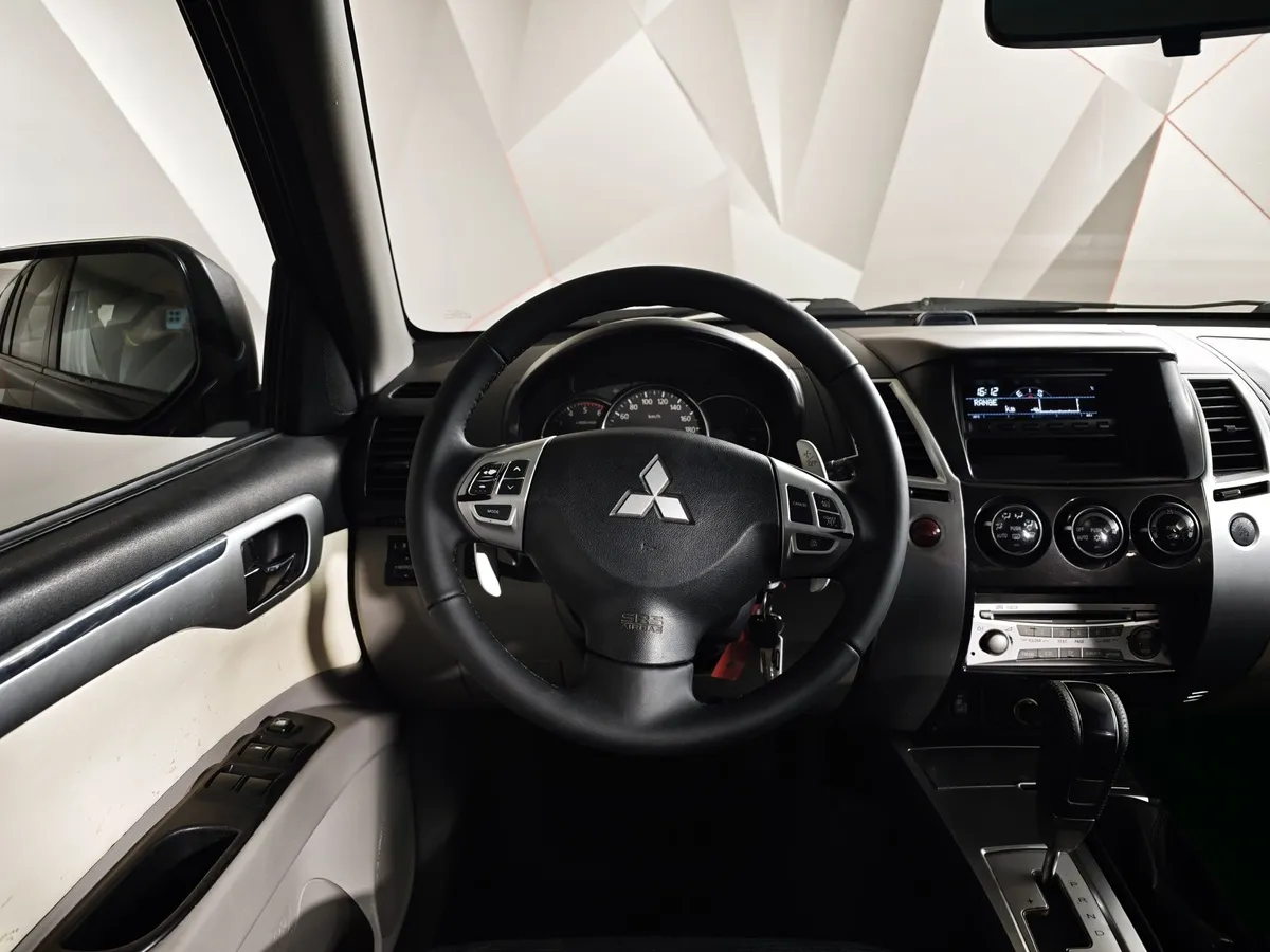 Mitsubishi Pajero Sport 2.5 DI-D AT AWD (178 л.с.) Серый в АВИЛОН. Слайд №18