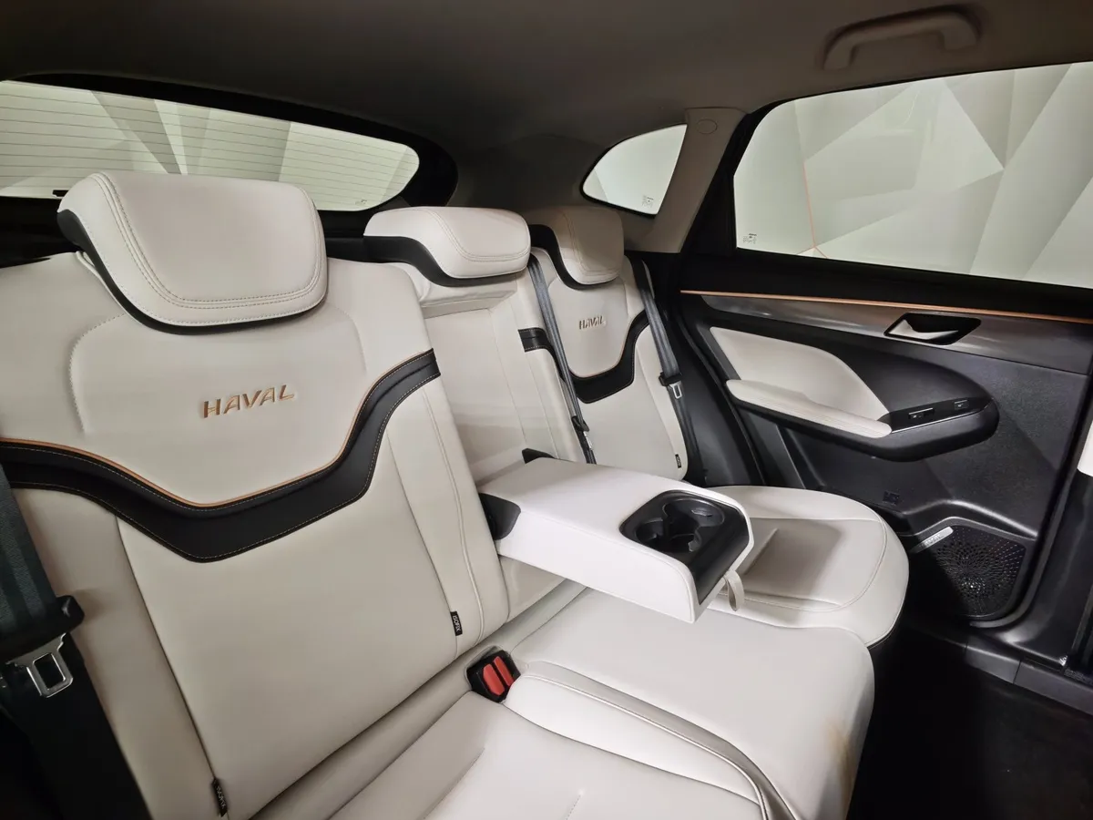 Haval Jolion 1.5 DCT 4WD (150 л.с.) Premium Черный в АВИЛОН. Слайд №17
