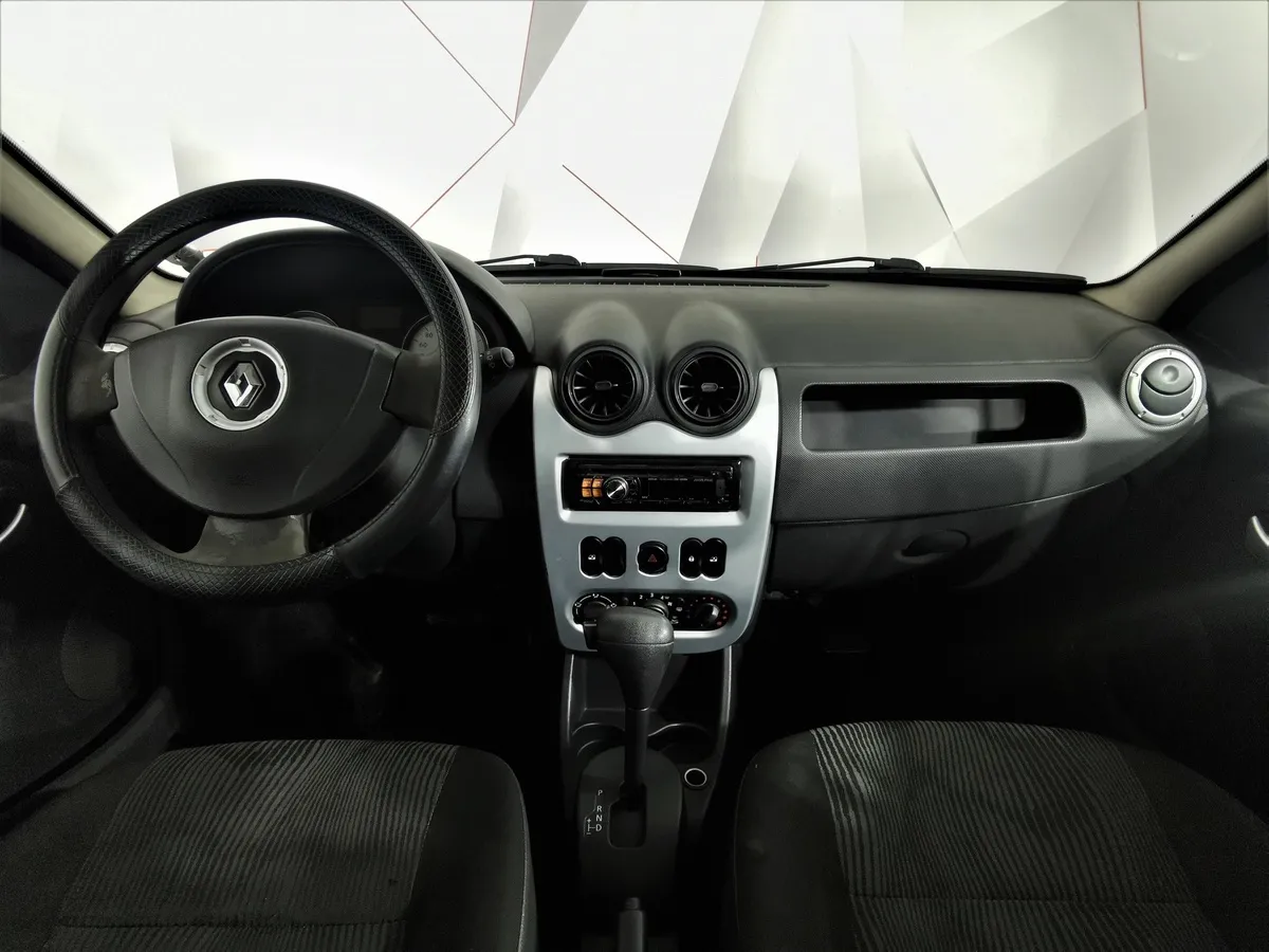 Renault Logan 1.6 AT (102 л.с.) Красный в АВИЛОН. Слайд №12