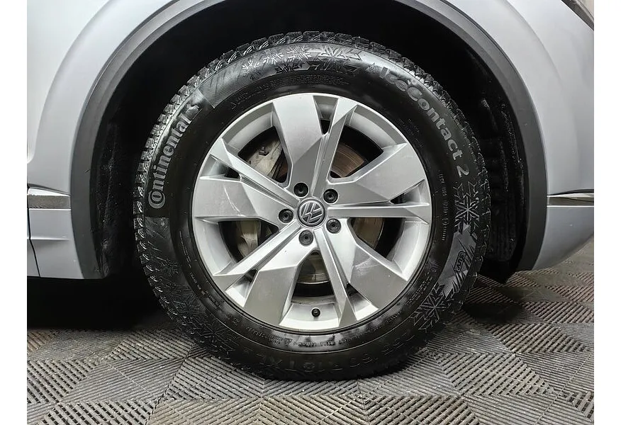 Volkswagen Touareg 2.0 TSI Tiptronic 4Motion (249 л.с.) Respect Серый в АВИЛОН. Слайд №9