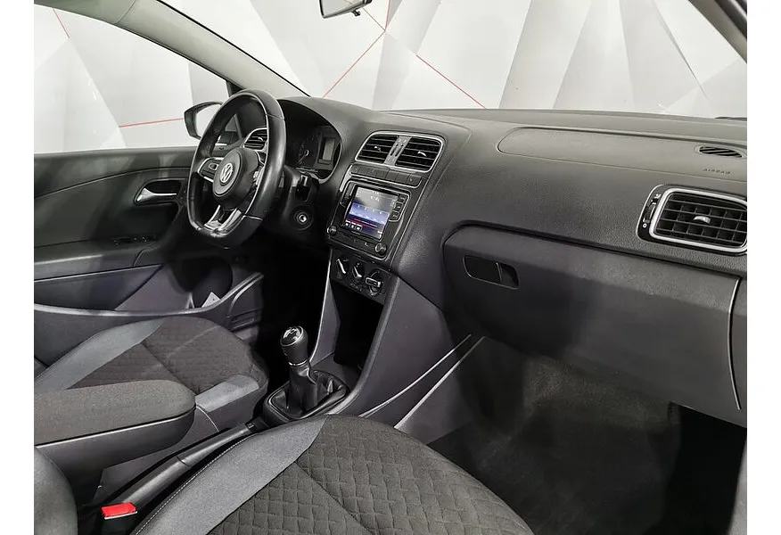 Volkswagen Polo 1.6 MPI MT (110 л.с.) Connect Серебристый в АВИЛОН. Слайд №13