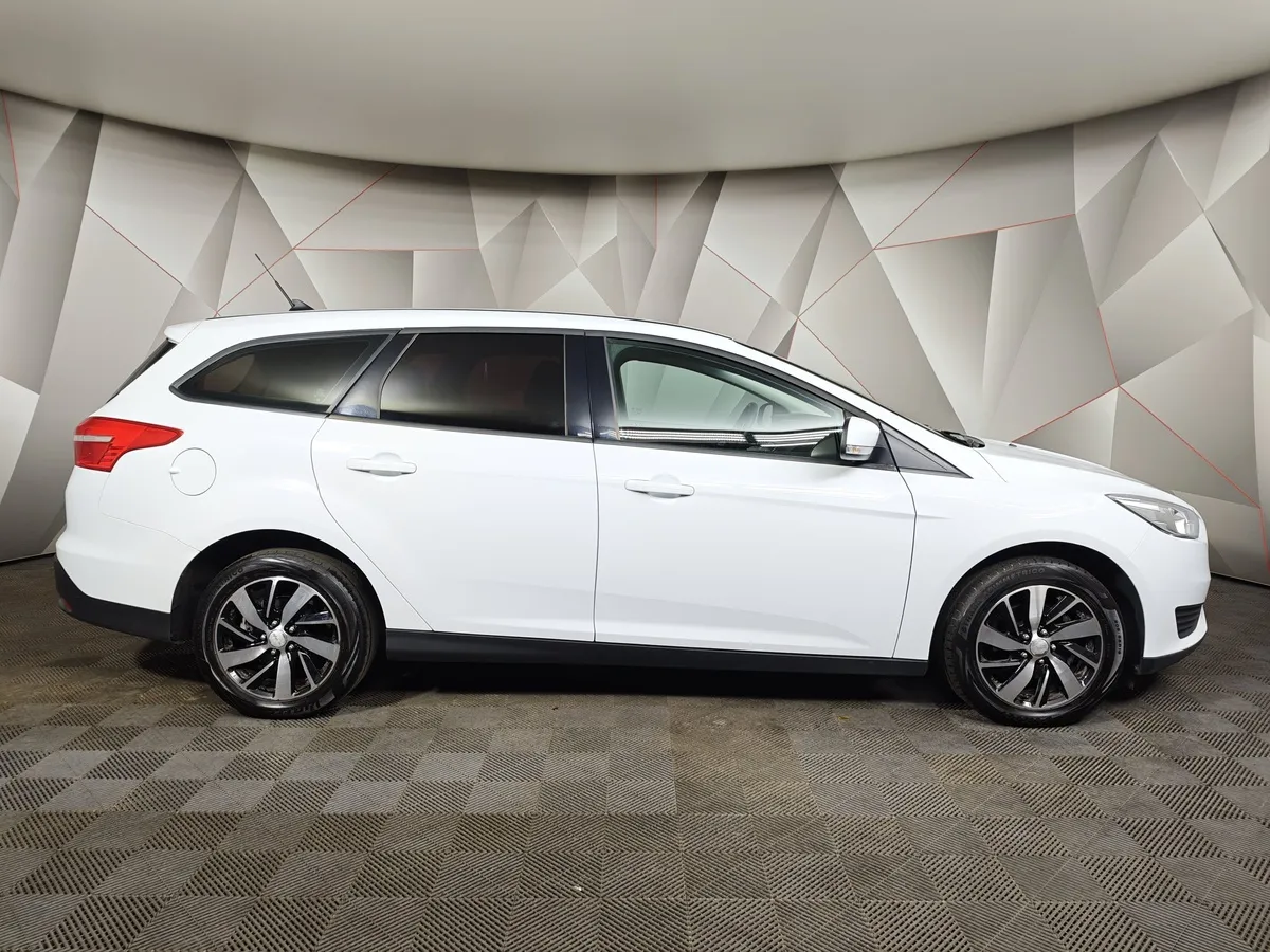 Ford Focus 1.6 MT (105 л.с.) Trend Белый в АВИЛОН. Слайд №6