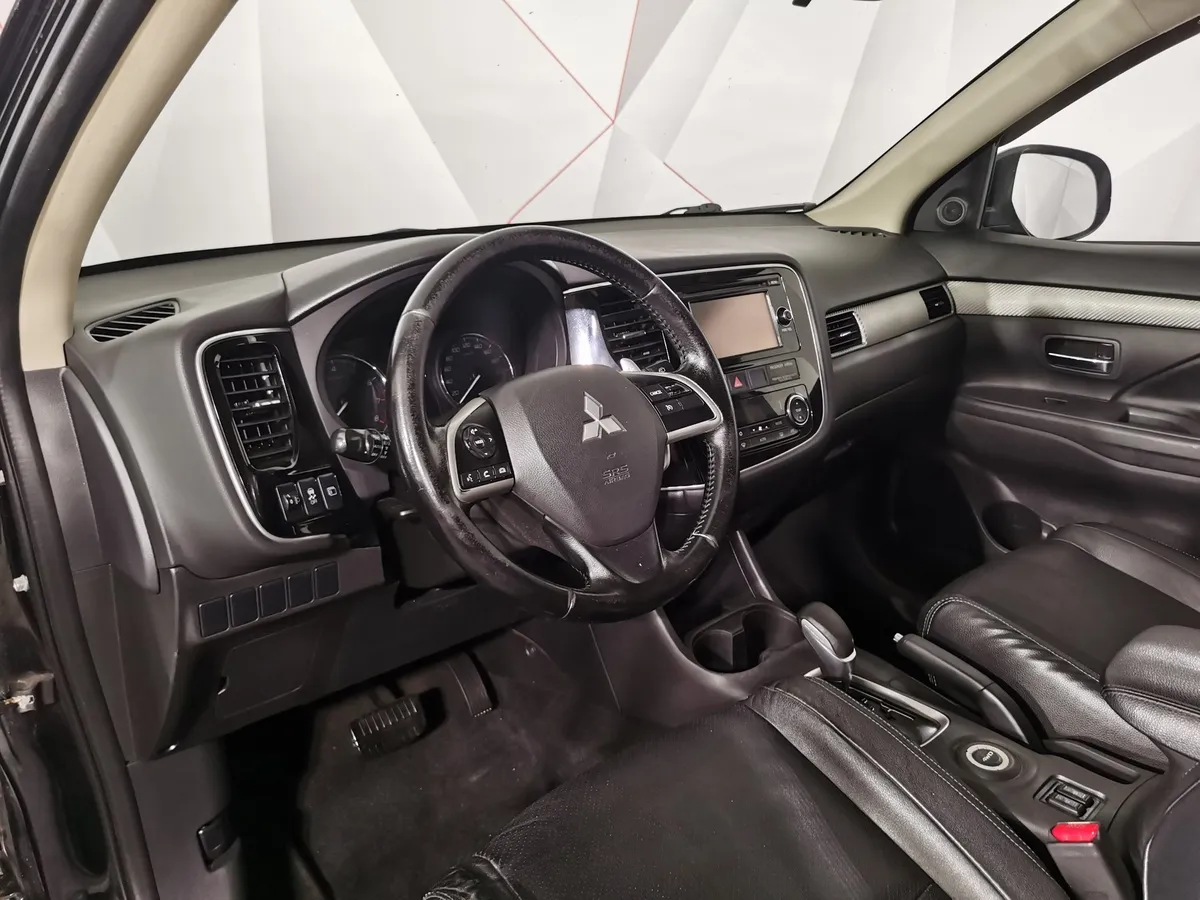 Mitsubishi Outlander 2.0 CVT 4WD (146 л.с.) Черный в АВИЛОН. Слайд №15