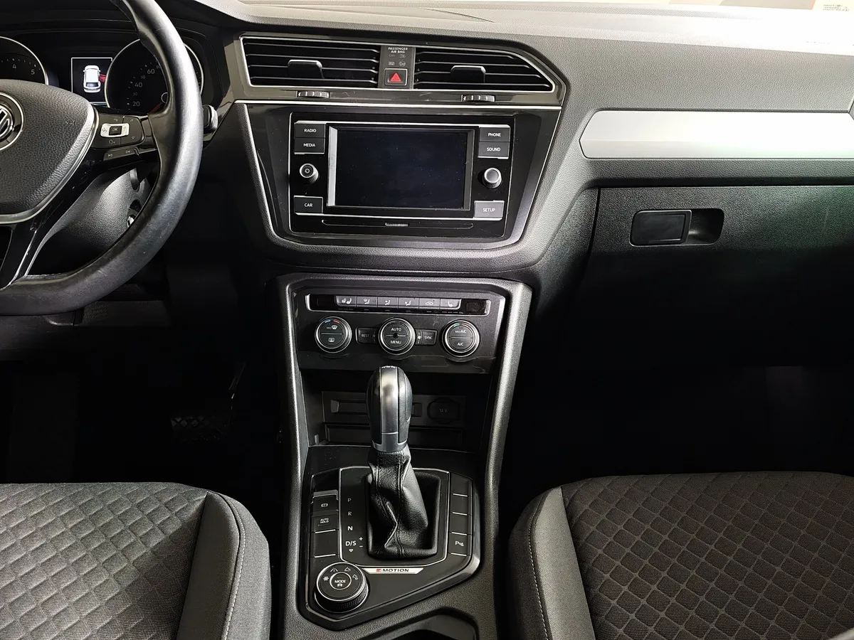 Volkswagen Tiguan 1.4 TSI 4Motion DSG (150 л.с.) Comfortline Серебристый в АВИЛОН. Слайд №15
