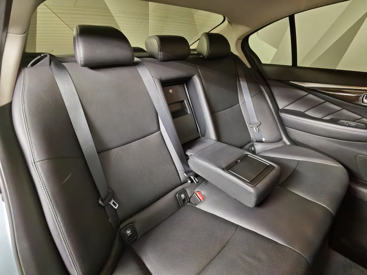 Infiniti Q50 2.0 T AT (211 л.с.) Серый в АВИЛОН. Слайд №17