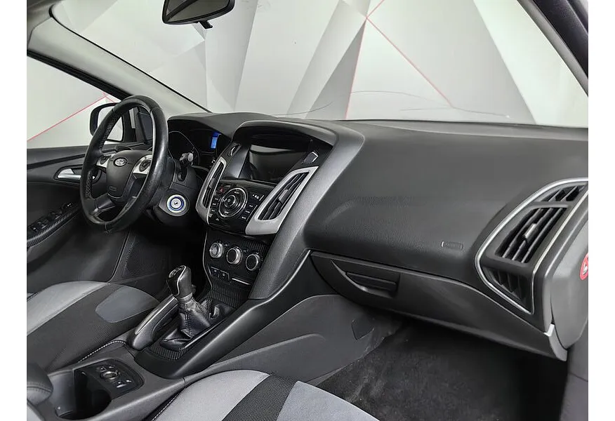 Ford Focus 1.6 MT (125 л.с.) Trend Белый в АВИЛОН. Слайд №12