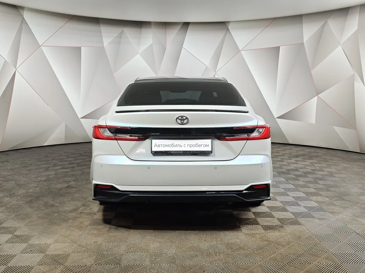 Toyota Camry 2.0h CVT (197 л.с.) Sport Plus Белый в АВИЛОН. Слайд №8
