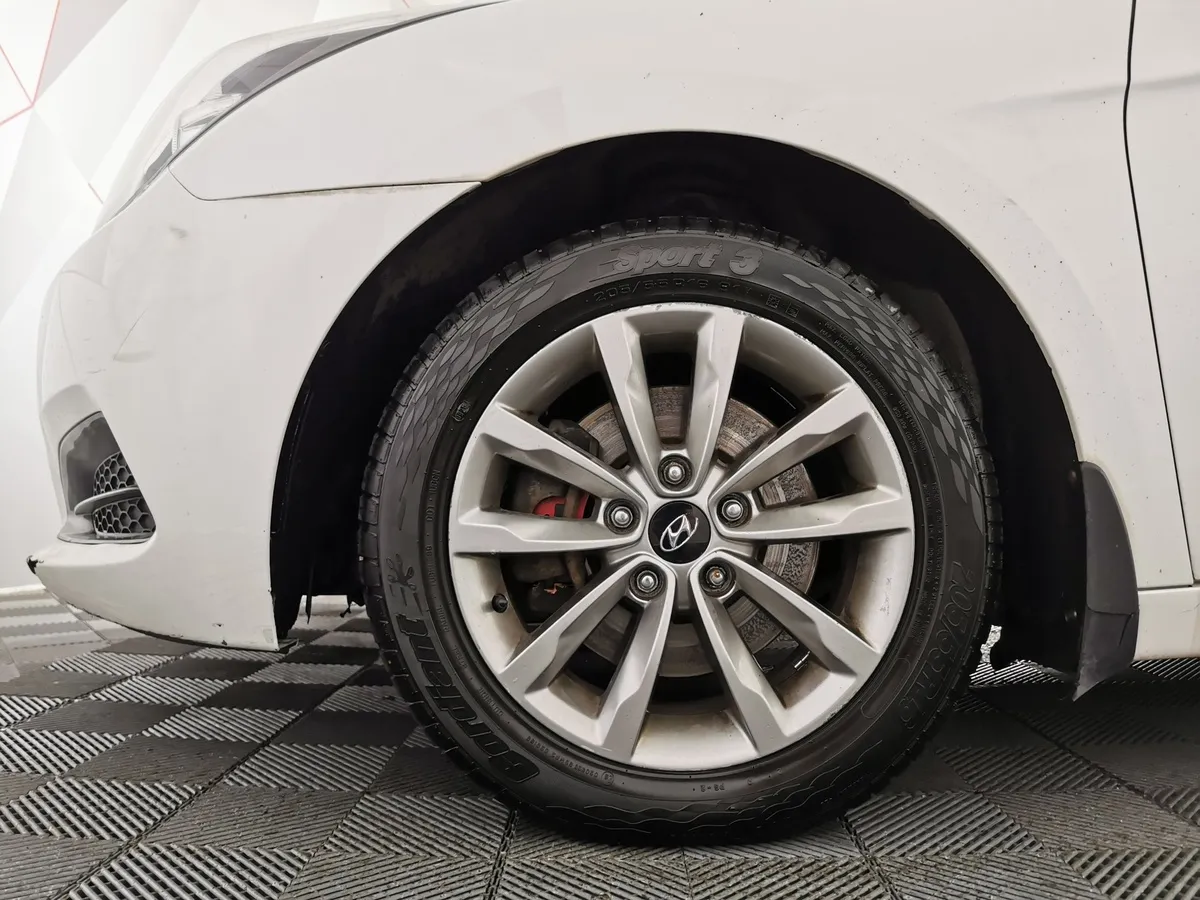 Hyundai i40 2.0 AT (150 л.с.) Comfort Белый в АВИЛОН. Слайд №9