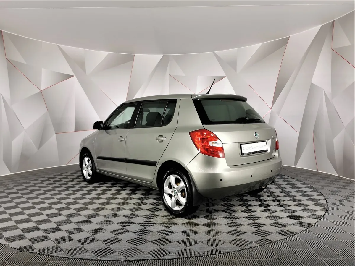 Skoda Fabia 1.6 AT (105 л.с.) Серый в АВИЛОН. Слайд №4
