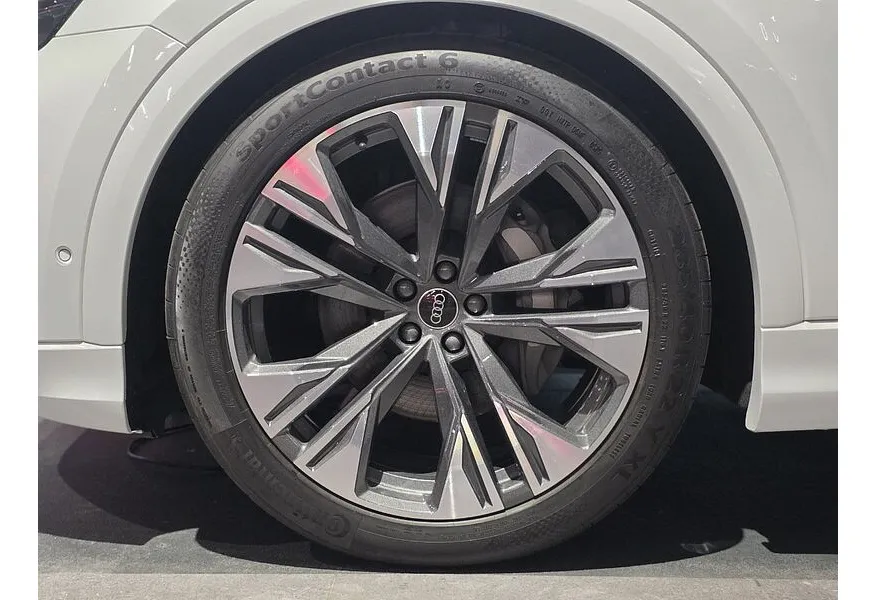 Audi Q8 3.0 TFSI tiptronic quattro (340 л.с.) Белый в АВИЛОН. Слайд №9