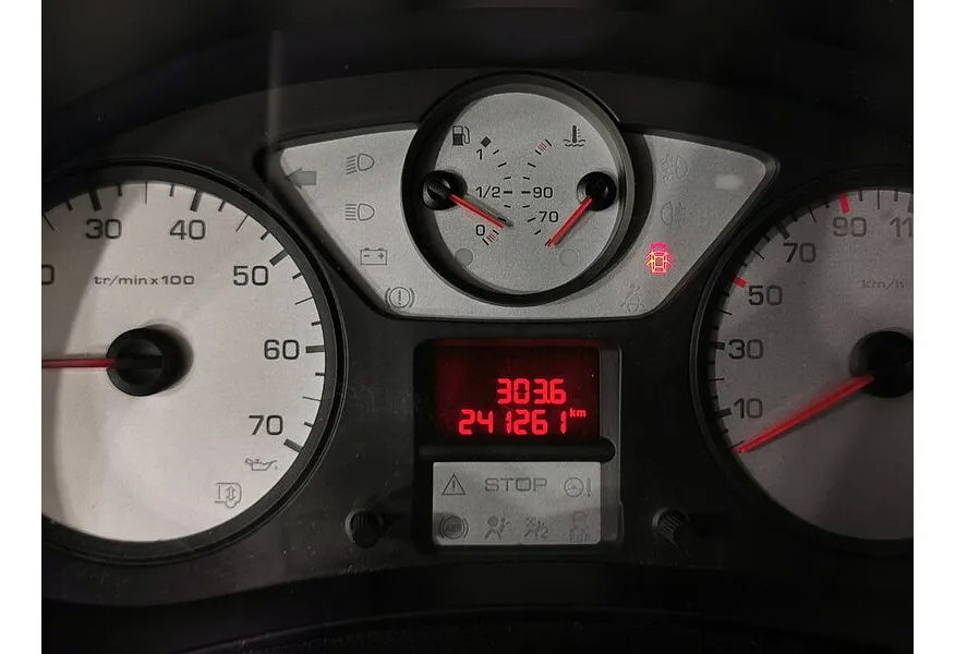 Peugeot Partner 1.6 HDi MT (90 л.с.) Белый в АВИЛОН. Слайд №16