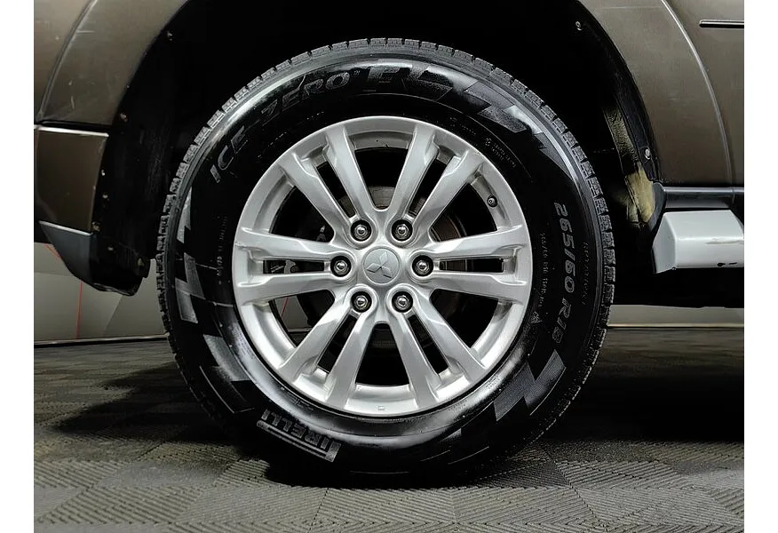 Mitsubishi Pajero 3.0 AT AWD (178 л.с.) Коричневый в АВИЛОН. Слайд №9 Mitsubishi Pajero 3.0 AT AWD (178 л.с.) Коричневый в АВИЛОН. Слайд №9