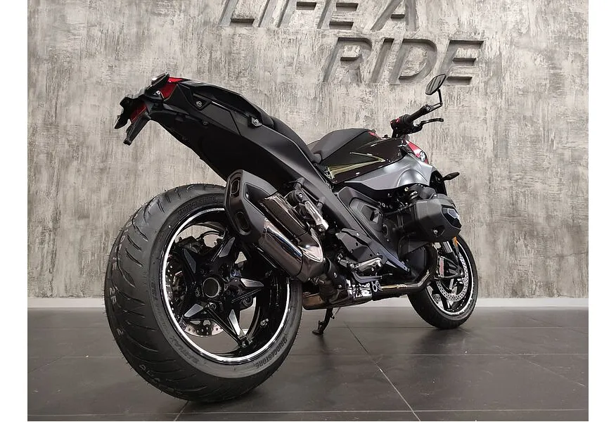 BMW Motorrad R 1300 R R 1300 R 1300 см³ (145 л.с.) (145) 1300 Черный в АВИЛОН. Слайд №6