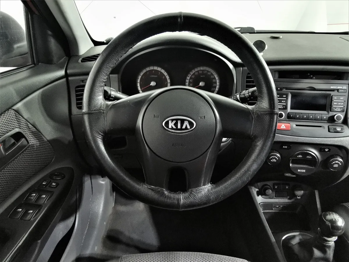 Kia Rio 1.4 MT (97 л.с.) Оранжевый в АВИЛОН. Слайд №19
