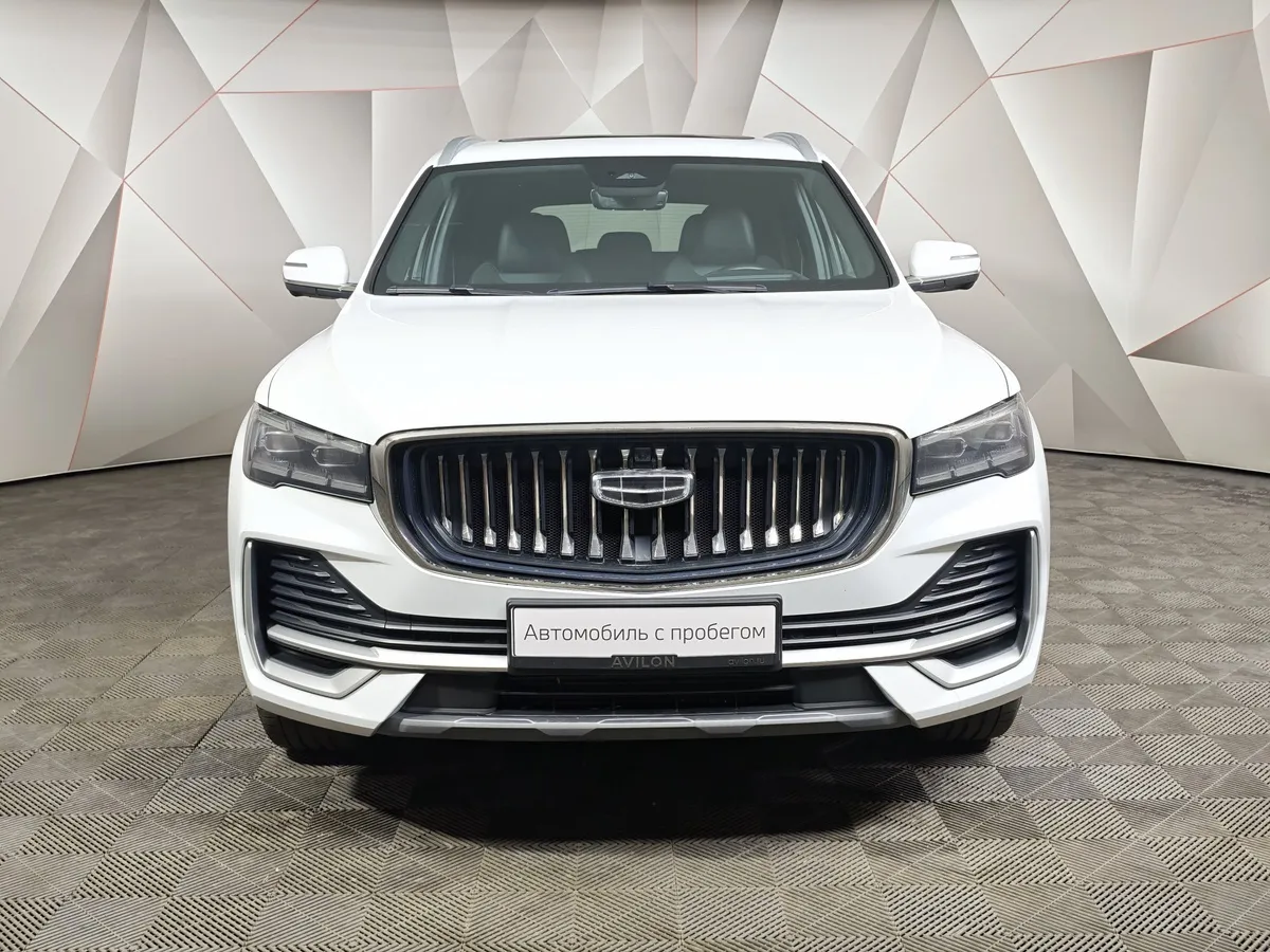 Geely Monjaro 2.0T 8AT 4WD (238 л.с.) Flagship Белый в АВИЛОН. Слайд №7