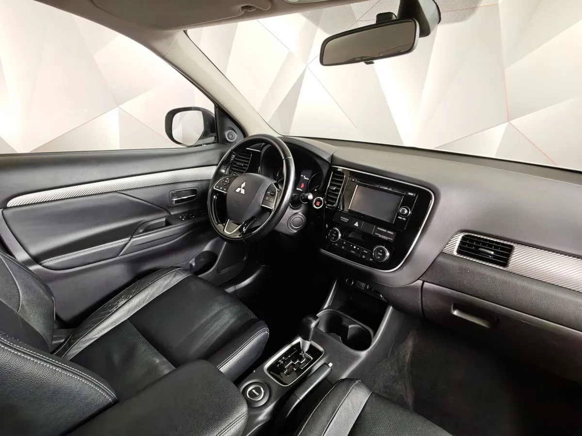 Mitsubishi Outlander 2.0 CVT 4WD (146 л.с.) Instyle E29 Белый в АВИЛОН. Слайд №13