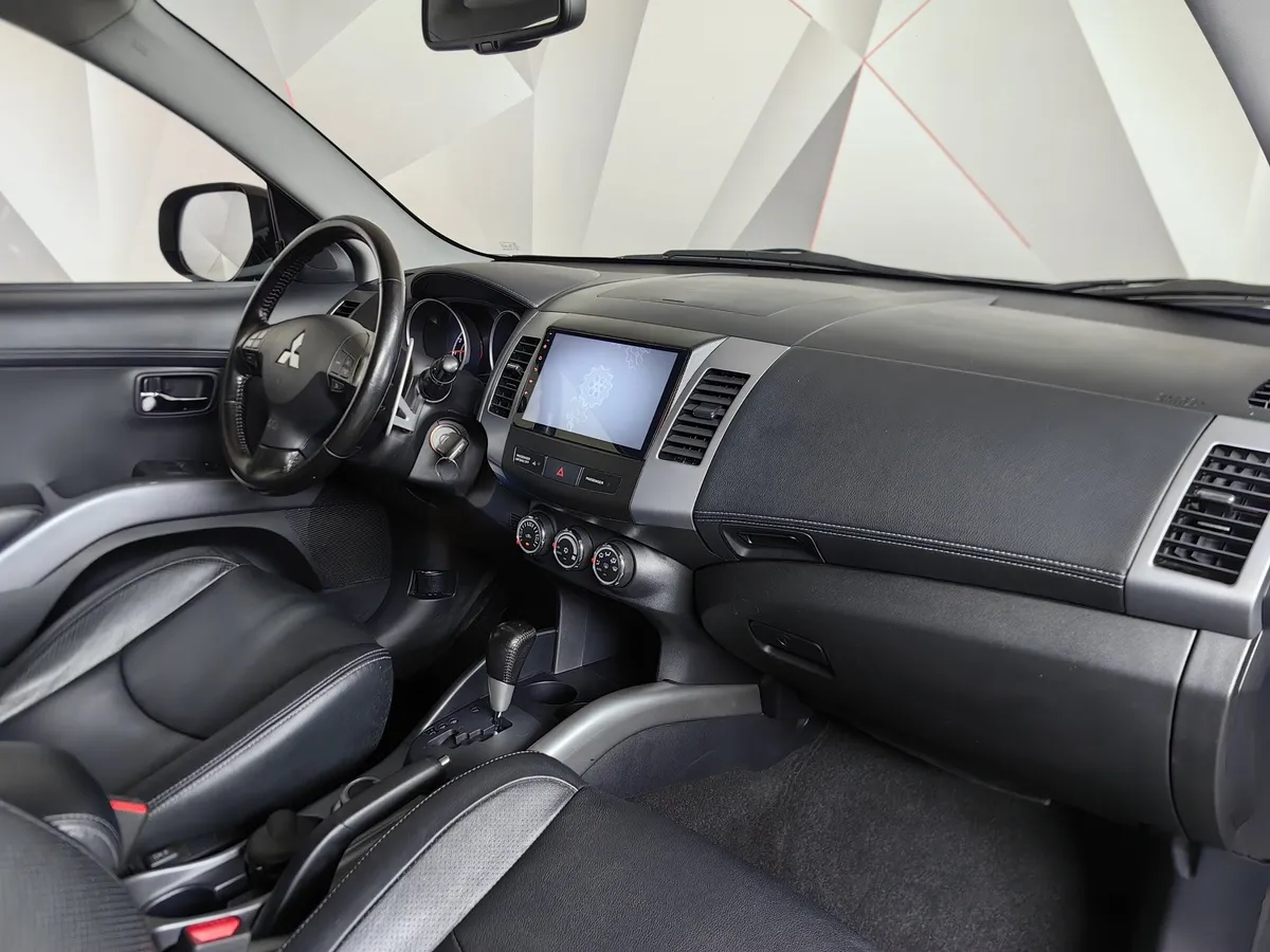 Mitsubishi Outlander 2.4 CVT 4WD (170 л.с.) Серый в АВИЛОН. Слайд №13