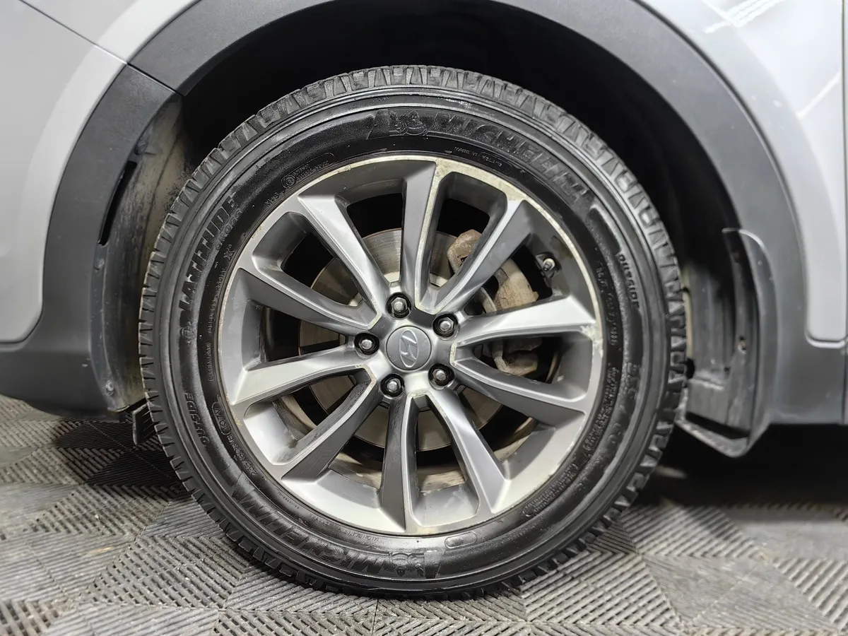 Hyundai Santa Fe 2.2 CRDi AT 4WD (200 л.с.) Style Серебристый в АВИЛОН. Слайд №9