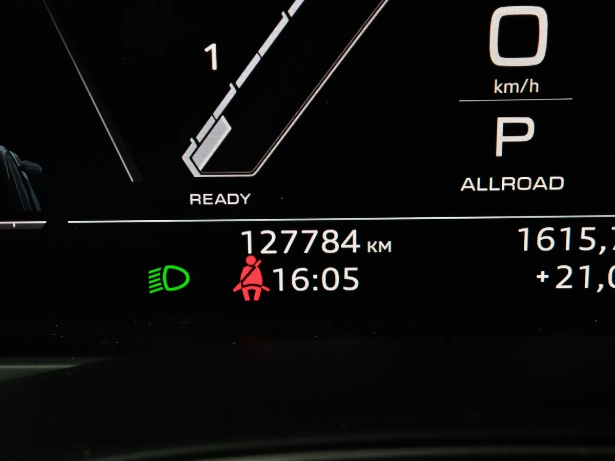 Audi Q8 55 TFSI Tiptronic quattro (340 л.с.) Серый в АВИЛОН. Слайд №18