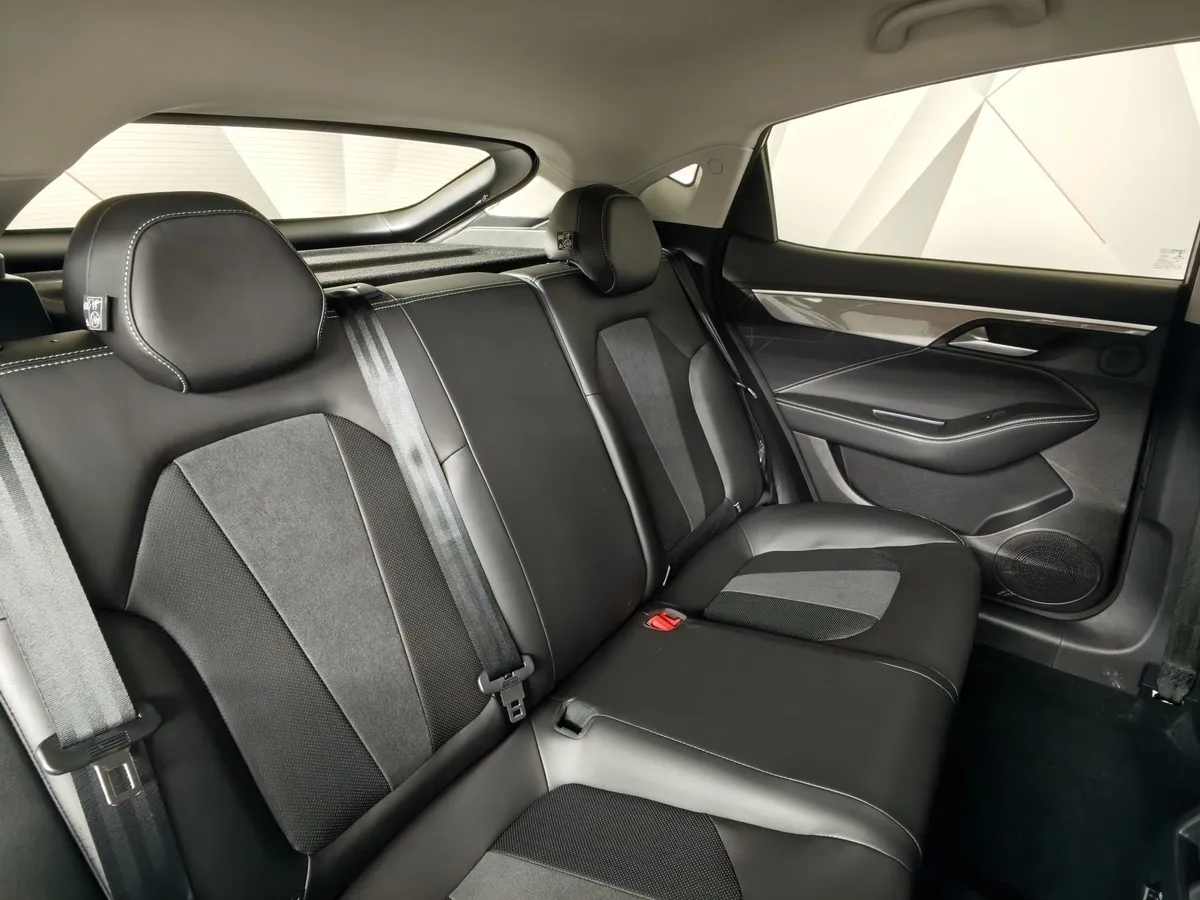 Москвич 6 1.5T CVT 2WD (136 л.с.) Comfort Белый в АВИЛОН. Слайд №17