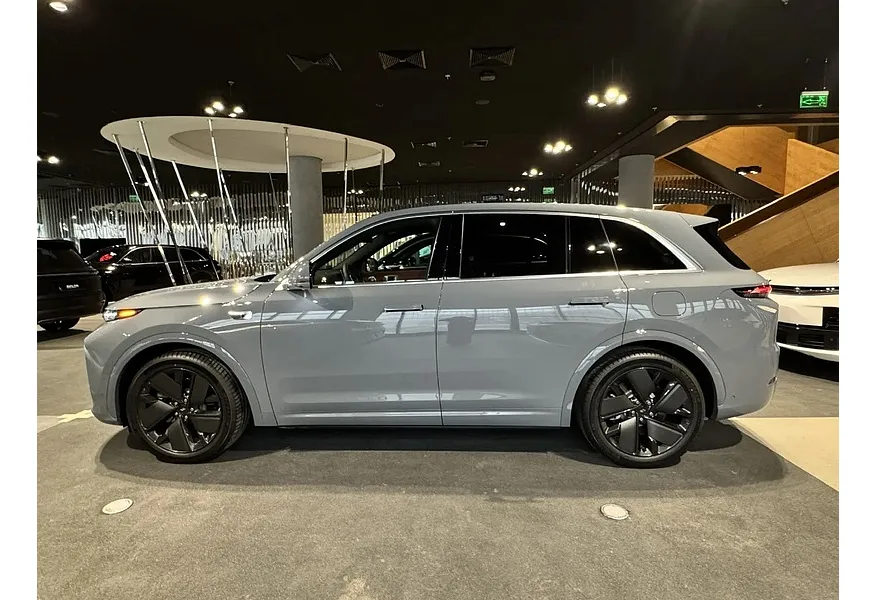 Li Auto L7 1.5 AT 4WD (449 л.с.) Ultra Голубой в АВИЛОН. Слайд №2