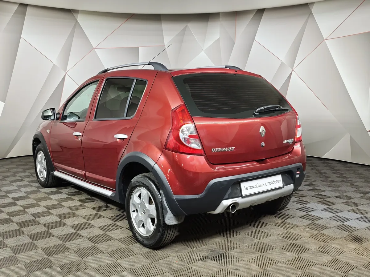 Renault Sandero 1.6 AT (103 л.с.) Stepway Красный в АВИЛОН. Слайд №4