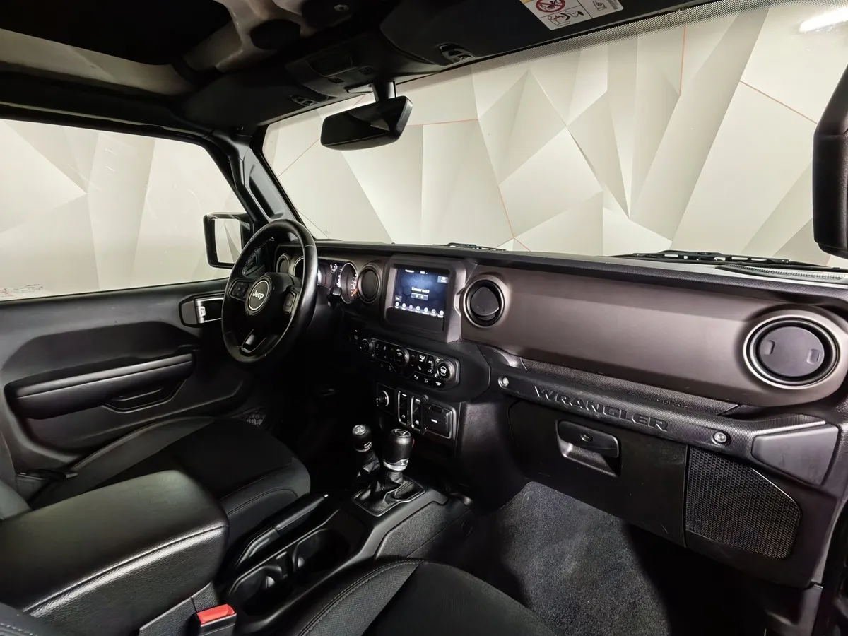 Jeep Wrangler 2.0 AT AWD (272 л.с.) Sport Черный в АВИЛОН. Слайд №13