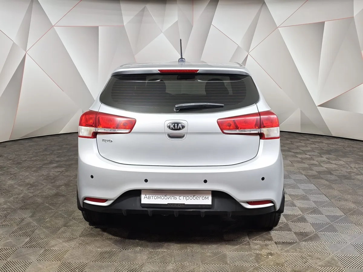 Kia Rio 1.6 AT (123 л.с.) Серебристый в АВИЛОН. Слайд №8