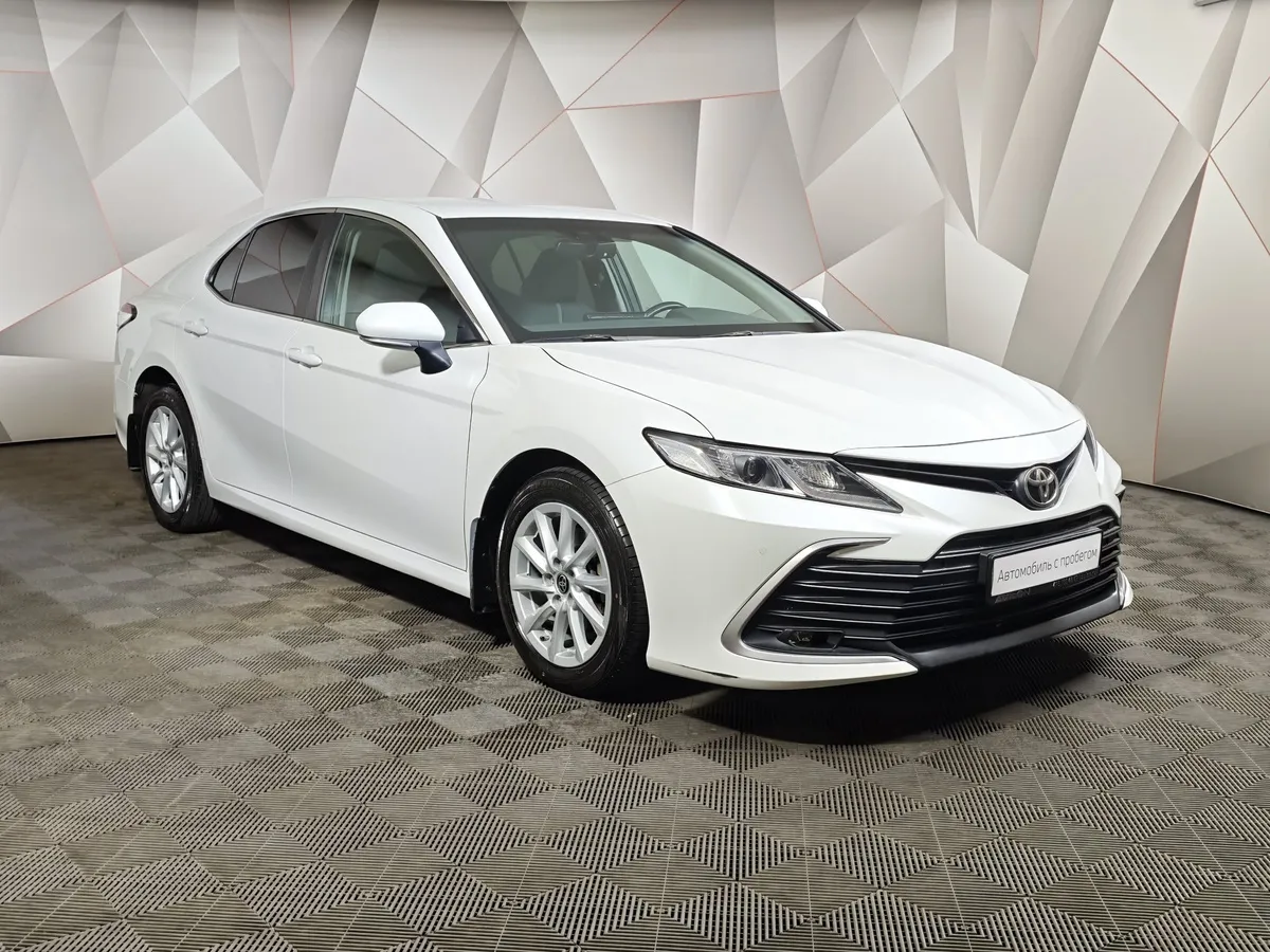 Toyota Camry 2.0 AT (150 л.с.) Белый в АВИЛОН. Слайд №3