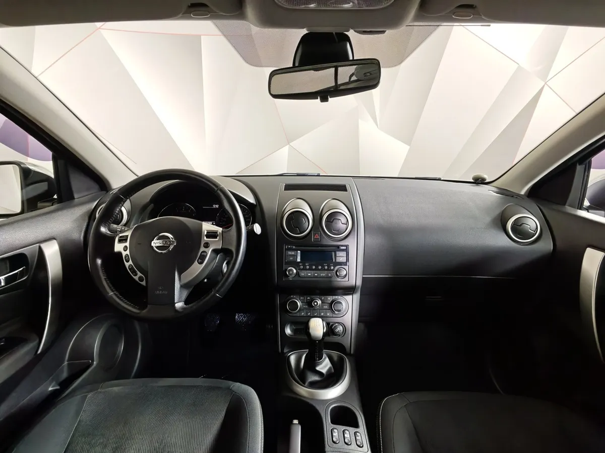 Nissan Qashqai 1.6 MT FWD (114 л.с.) Белый в АВИЛОН. Слайд №14