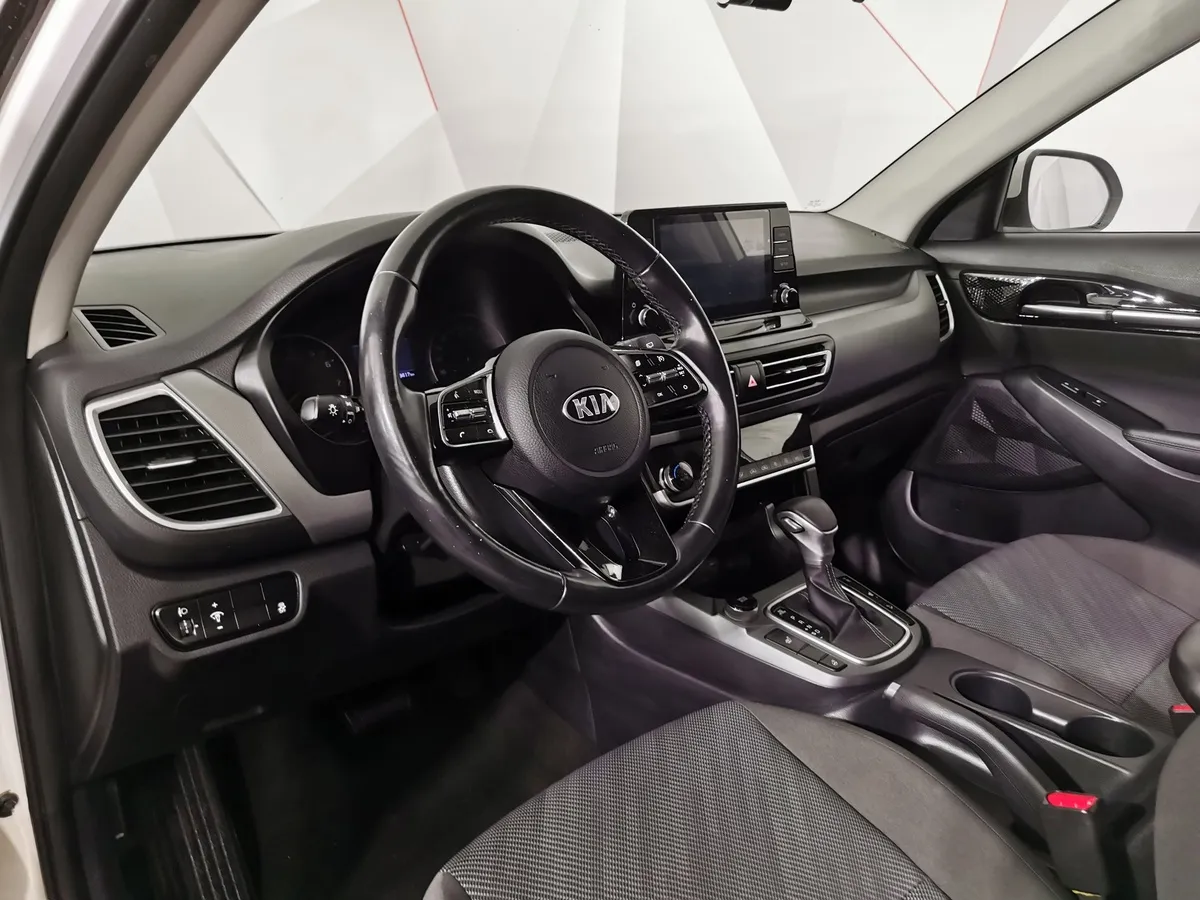 Kia Seltos 2.0 MPI 4WD IVT (149 л.с.) Luxe Белый в АВИЛОН. Слайд №18