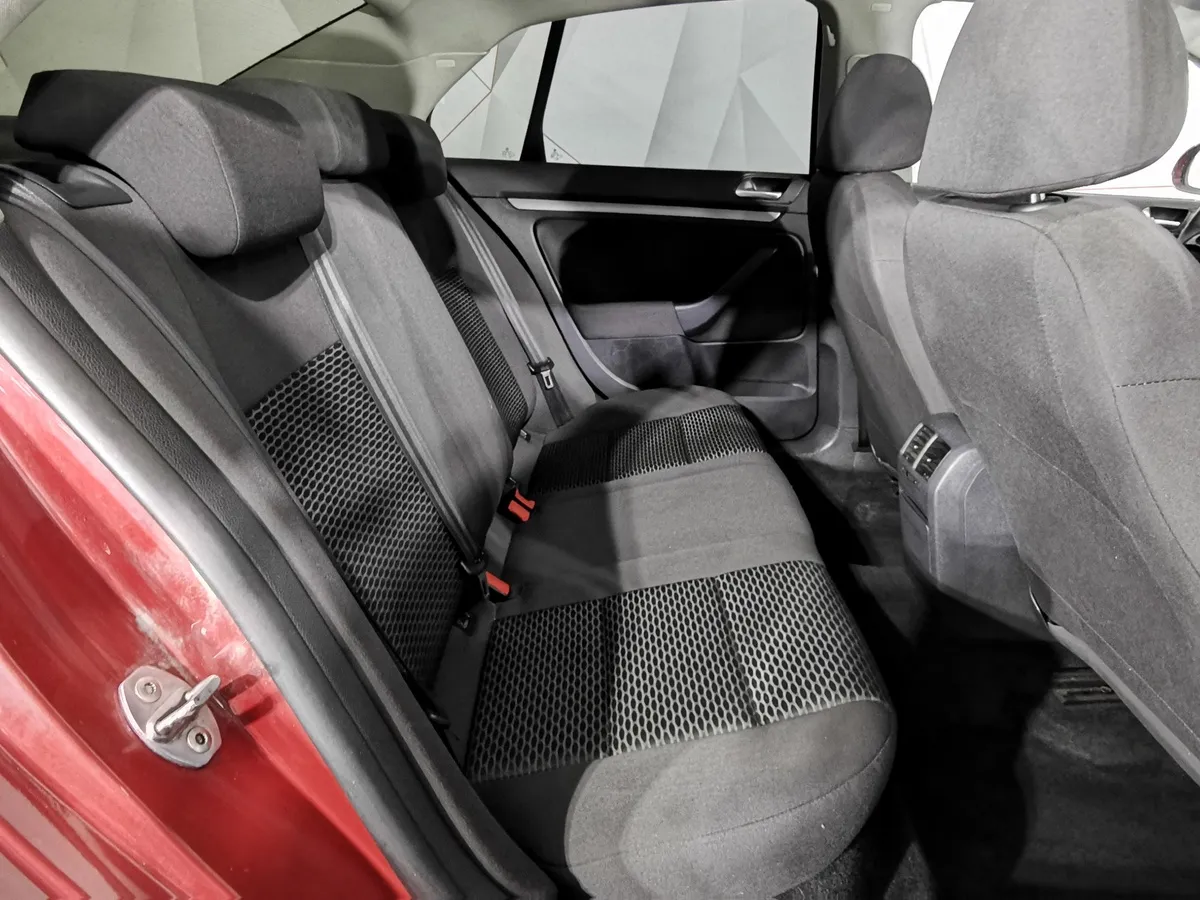Volkswagen Jetta 1.6 DSG (102 л.с.) Красный в АВИЛОН. Слайд №15