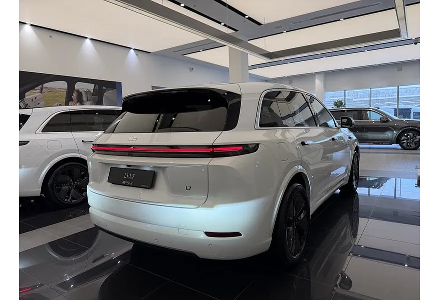 Li Auto L7 1.5 AT 4WD (449 л.с.) Pro Белый в АВИЛОН. Слайд №5