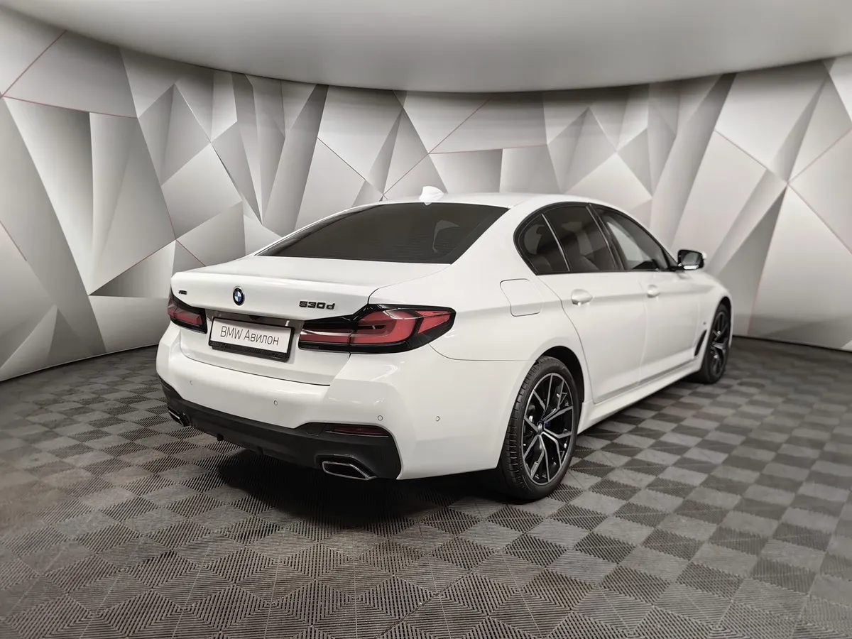BMW 5 серия 530d xDrive Steptronic (249 л.с.) Base (Локальная сборка) Белый в АВИЛОН. Слайд №2
