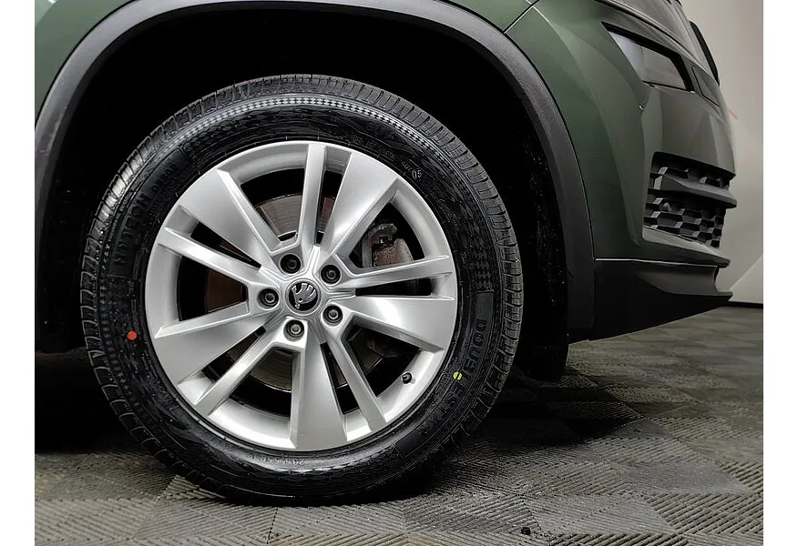 Skoda Kodiaq 2.0 TSI DSG 4X4 (180 л.с.) Зеленый в АВИЛОН. Слайд №9