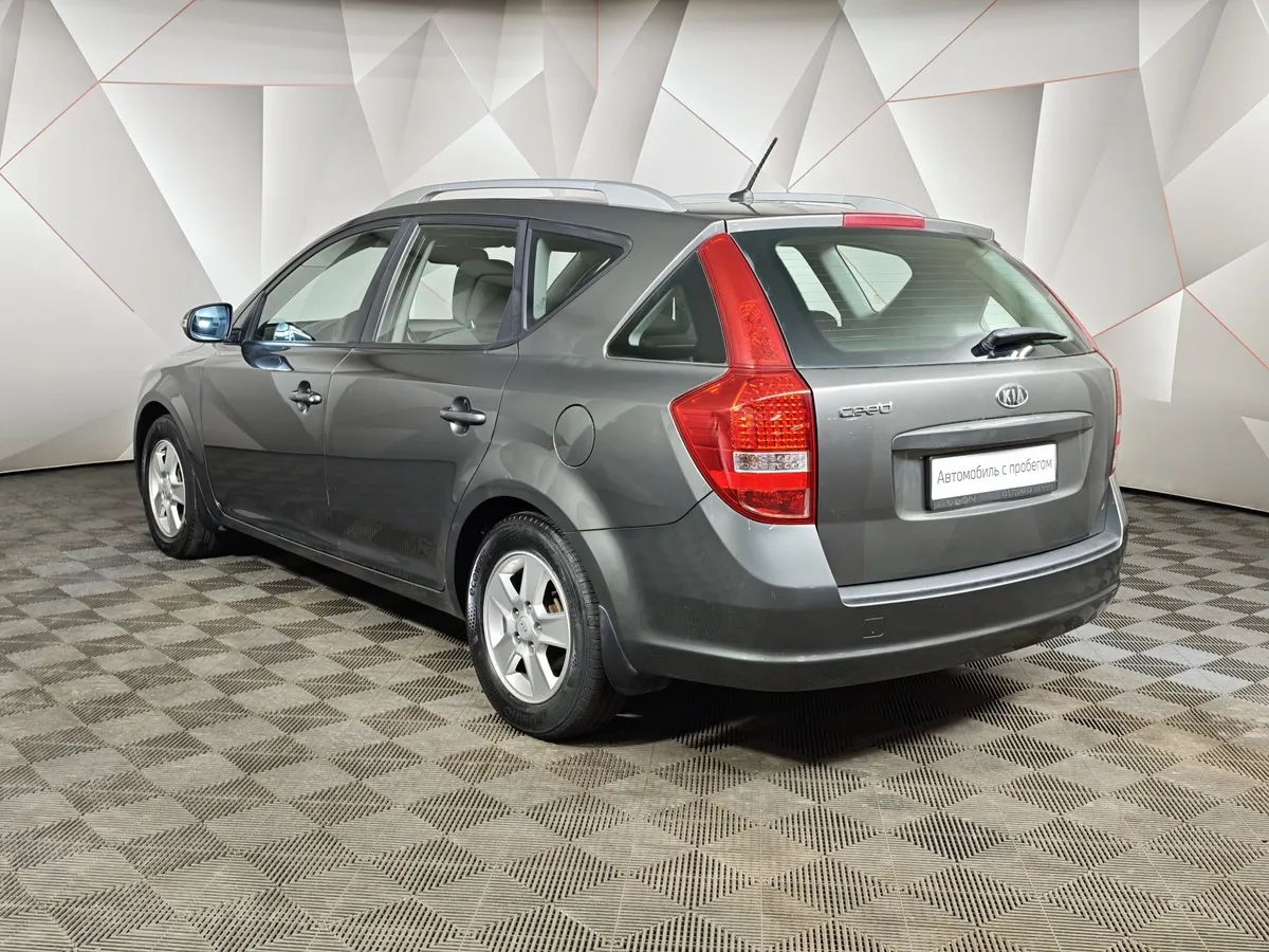 Kia Ceed 1.6 AT (130 л.с.) Серебристый в АВИЛОН. Слайд №4