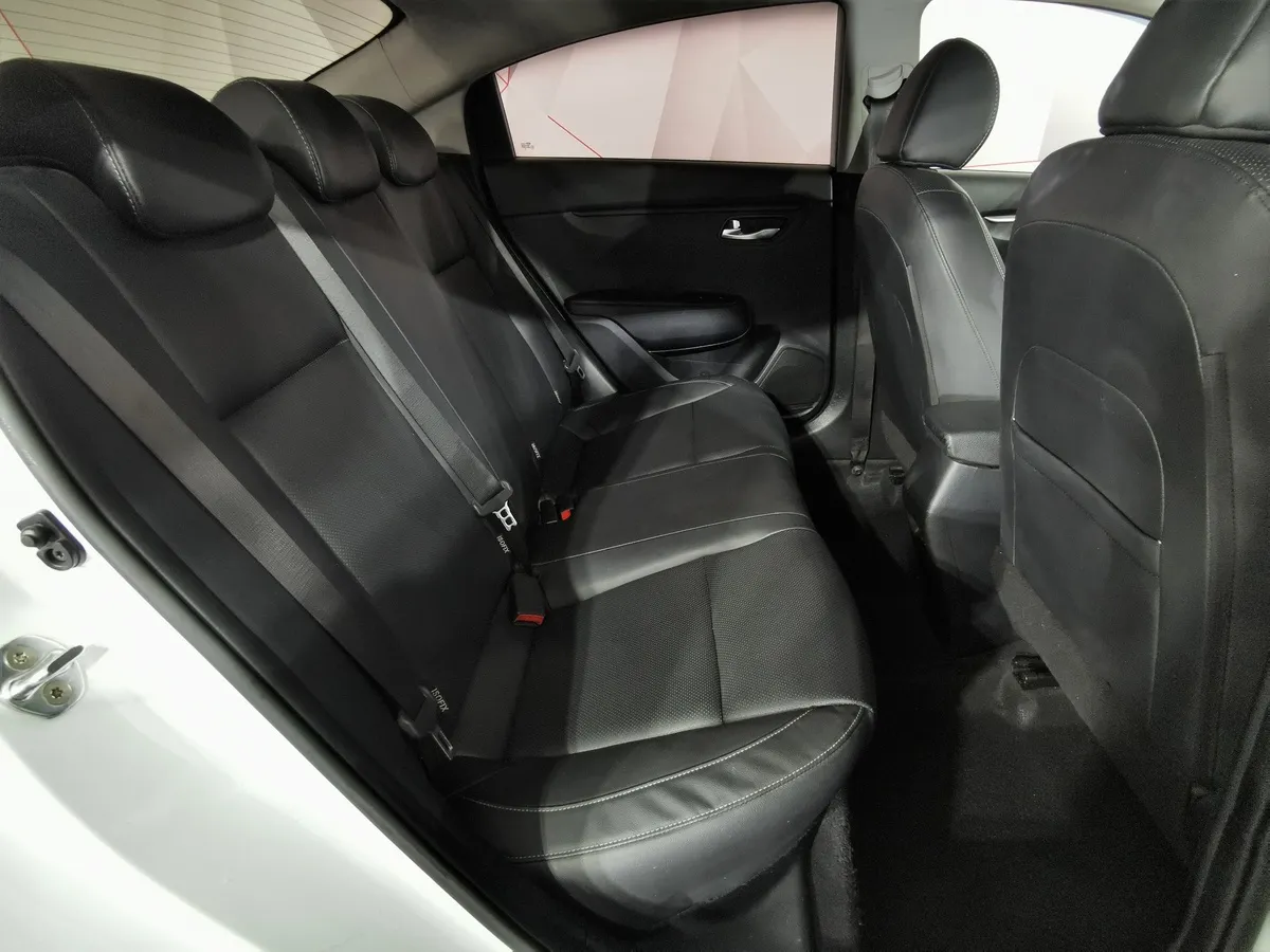 Kia Rio 1.6 AT (123 л.с.) Белый в АВИЛОН. Слайд №15