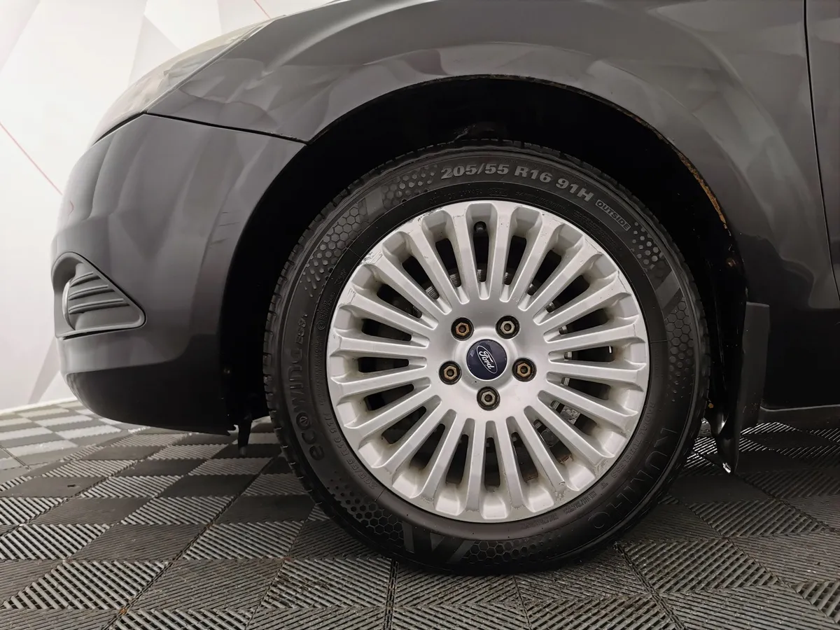 Ford Focus 2.0 AT (145 л.с.) Ghia Черный в АВИЛОН. Слайд №9