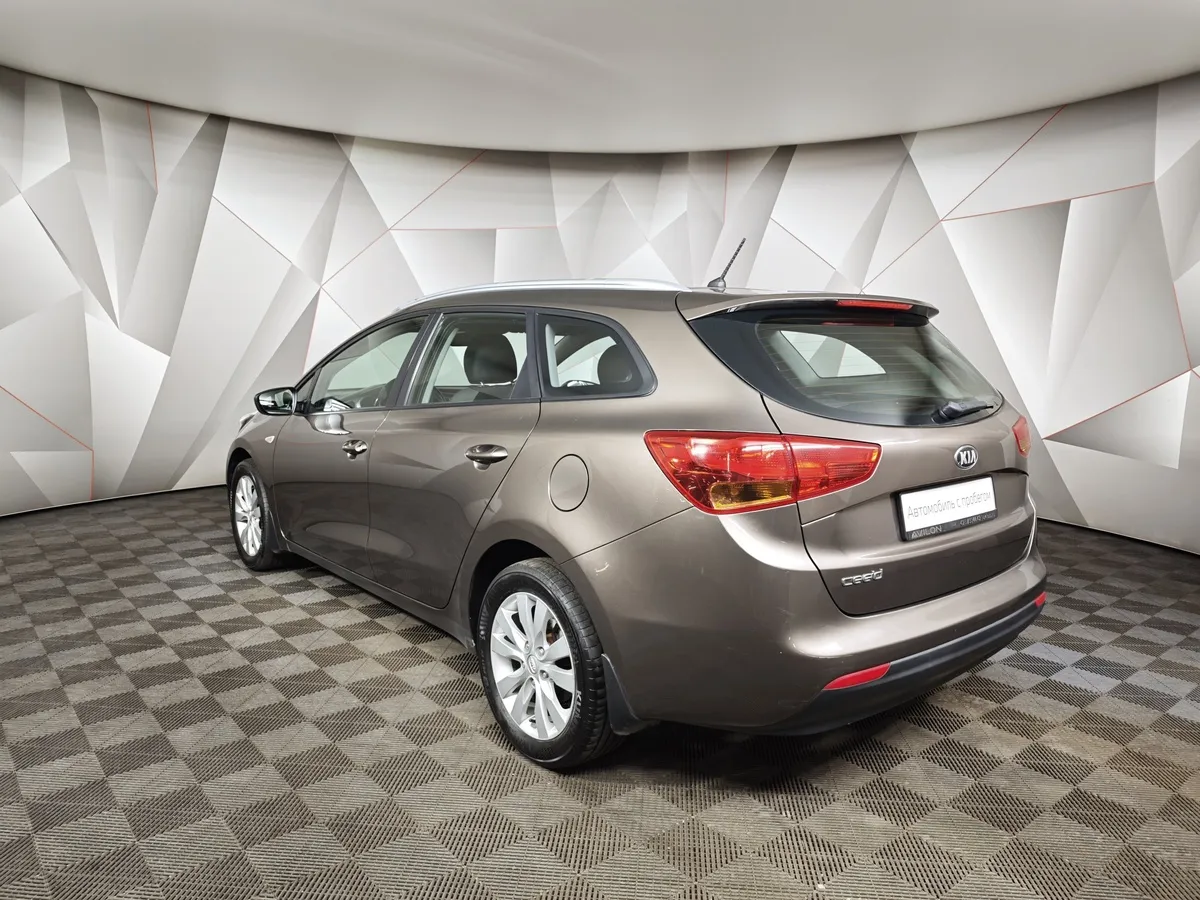 Kia Ceed 1.6 MT (122 л.с.) Коричневый в АВИЛОН. Слайд №4