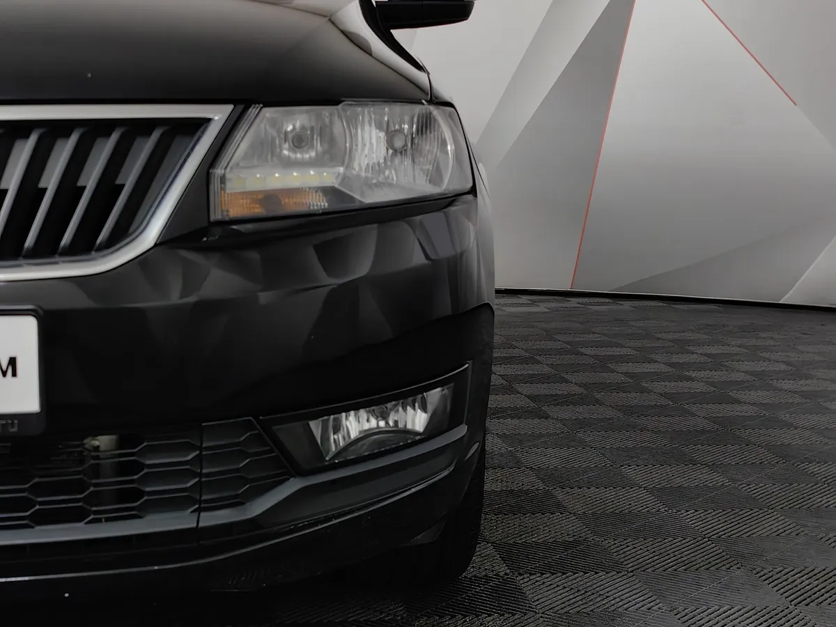 Skoda Rapid 1.6 MT (90 л.с.) Черный в АВИЛОН. Слайд №10
