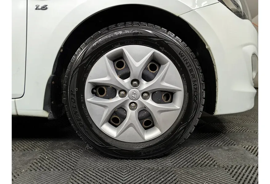 Hyundai Solaris 1.6 MT (123 л.с.) Comfort + Winter Белый в АВИЛОН. Слайд №9