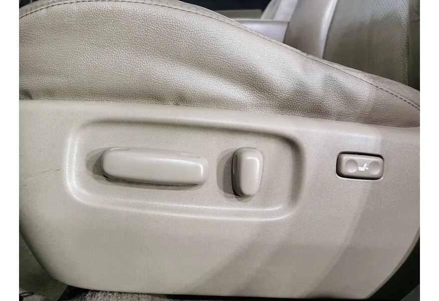 Toyota RAV4 2.0 CVT (148 л.с.) Стандарт Белый в АВИЛОН. Слайд №21