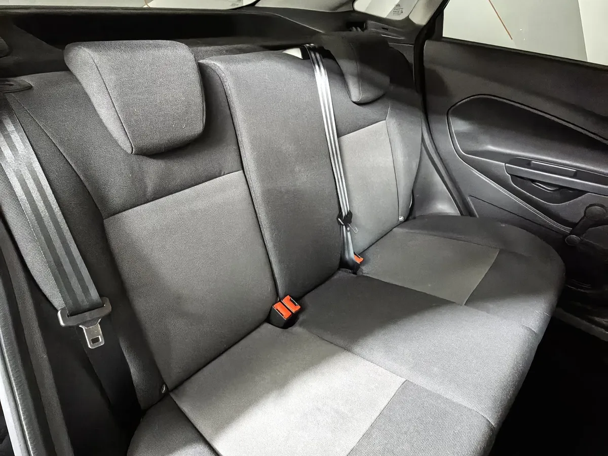 Ford Fiesta 1.6 Ti-VCT MT (85 л.с.) Ambiente Черный в АВИЛОН. Слайд №17