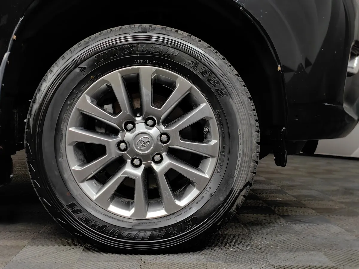 Toyota Land Cruiser Prado 4.0 AT AWD (249 л.с.) Черный в АВИЛОН. Слайд №9