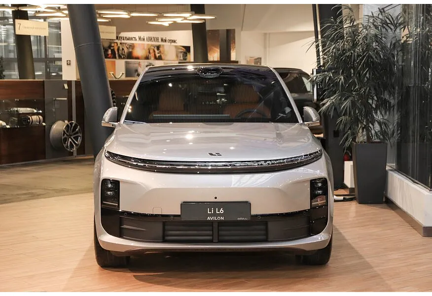 Li Auto L6 1.5 AT 4WD (150 л.с.) Max Серебристый в АВИЛОН. Слайд №2